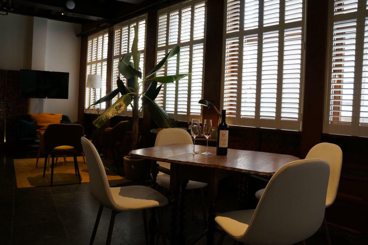 Charming Suites Jan Zonder Vrees Antwerpen Bagian luar foto