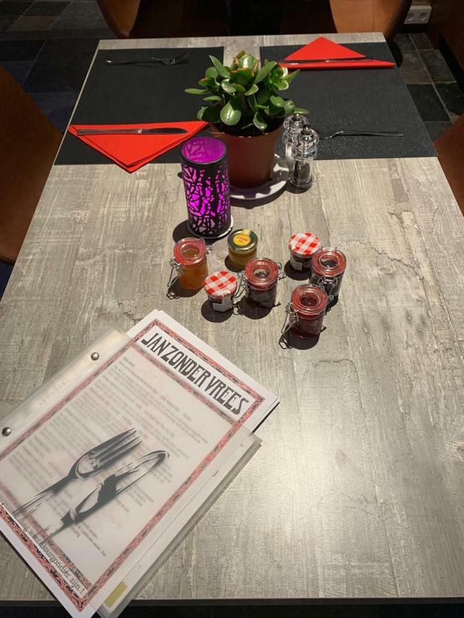 Charming Suites Jan Zonder Vrees Antwerpen Bagian luar foto